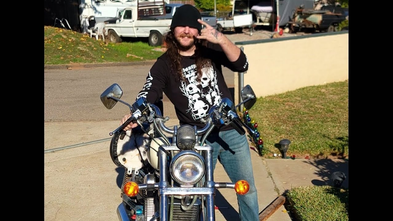 96 Suzuki Intruder VS1400 Starts For The First Time In 11 Years!