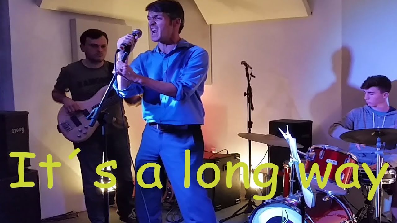 Gustavo Corsi [Baixo] It&acute;s A Long Way (Caetano Veloso Cover) - Abertura do show do Reggae Spirit