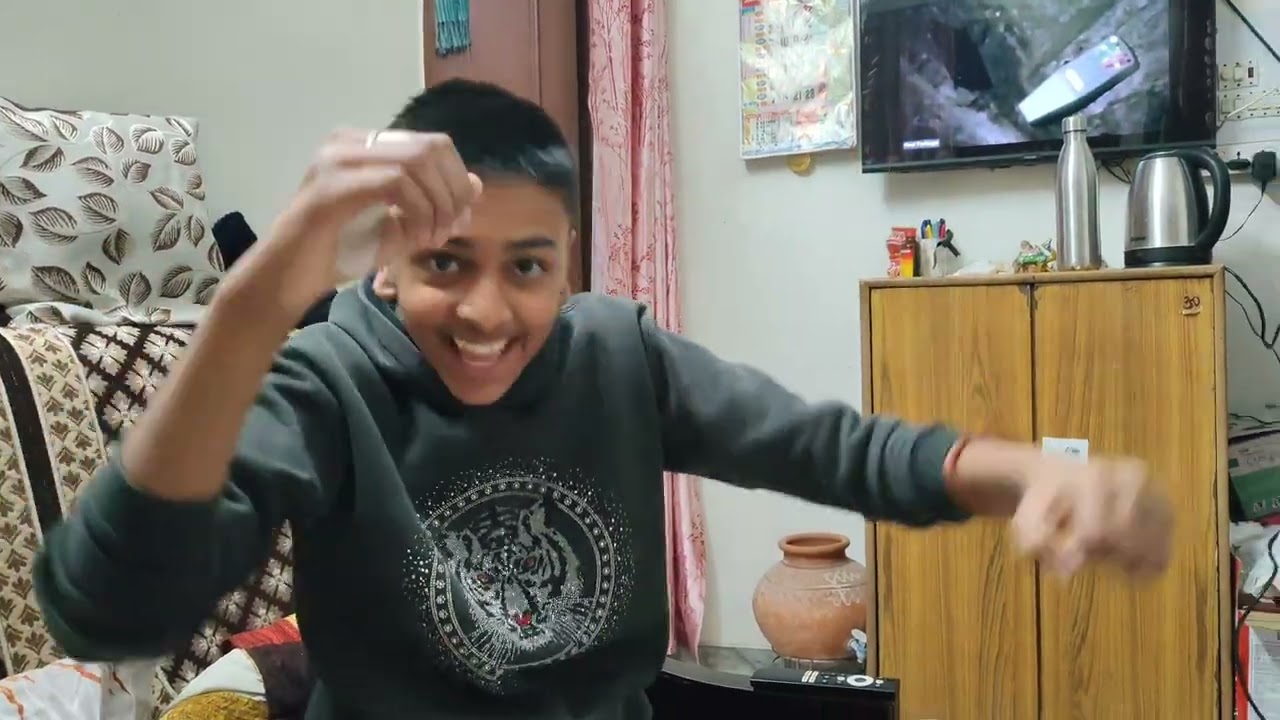Mummy papa k jate hi aish hi aish🤪
