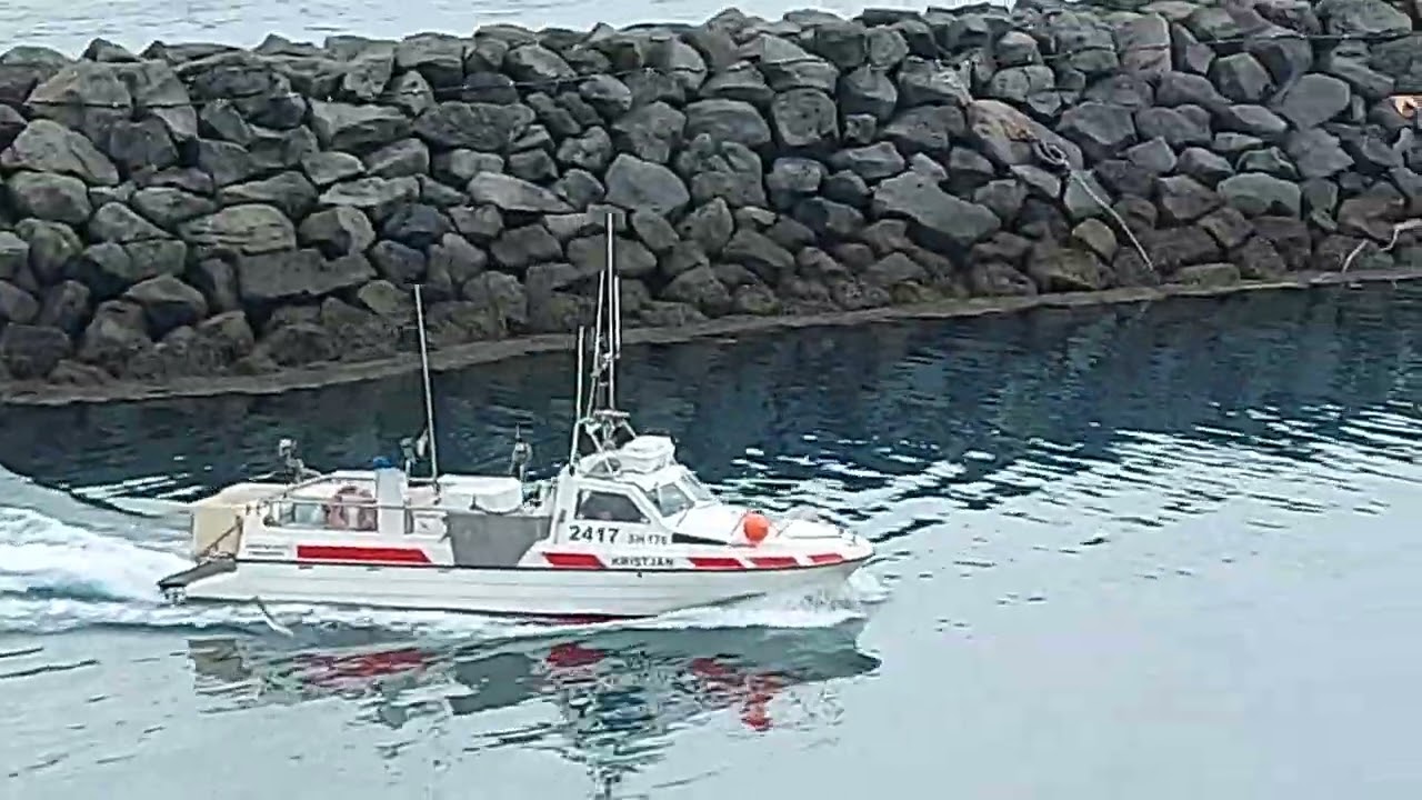 Kristján SH að koma á Arnarstapa. maí.2022.- small boat Kristján SH coming to Arnarstapi  iceland