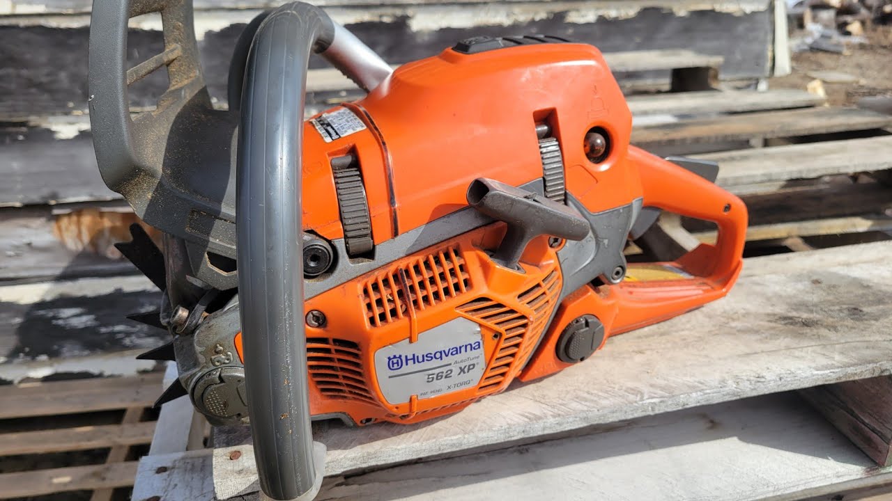 I CAN'T BELEIEVE THIS SAW RAN!! 562XP TEAR DOWN!!
