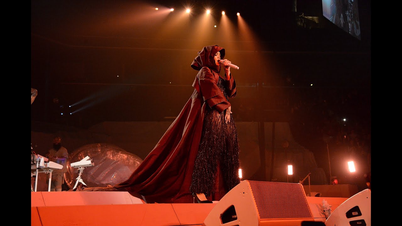 Rihanna | Man Down | DVD The ANTI World Tour Live (HD)