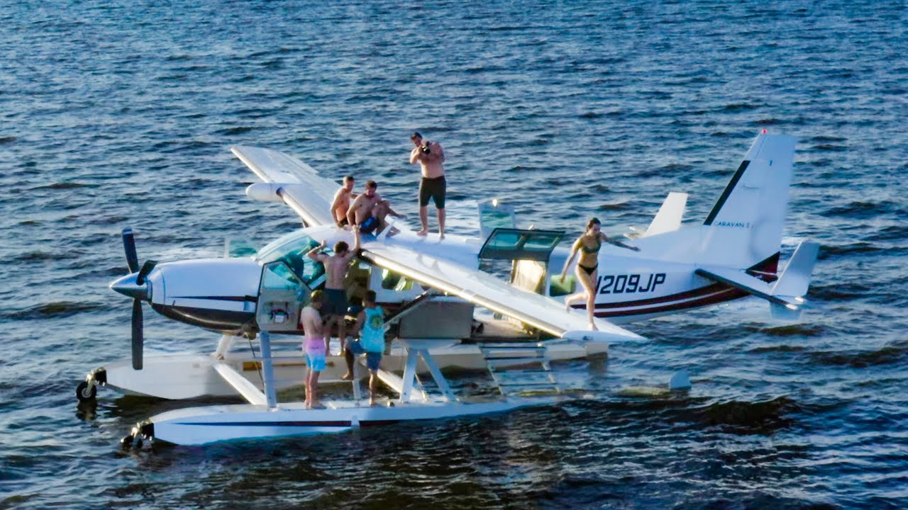 Турбовинтовой понтонный катер! Cessna Caravan на амфибийных поплавках