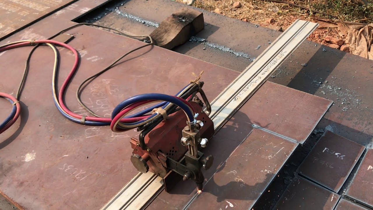 Gas Pug cutting machine in fabrication work || steel gas cutting machine || Pug machine