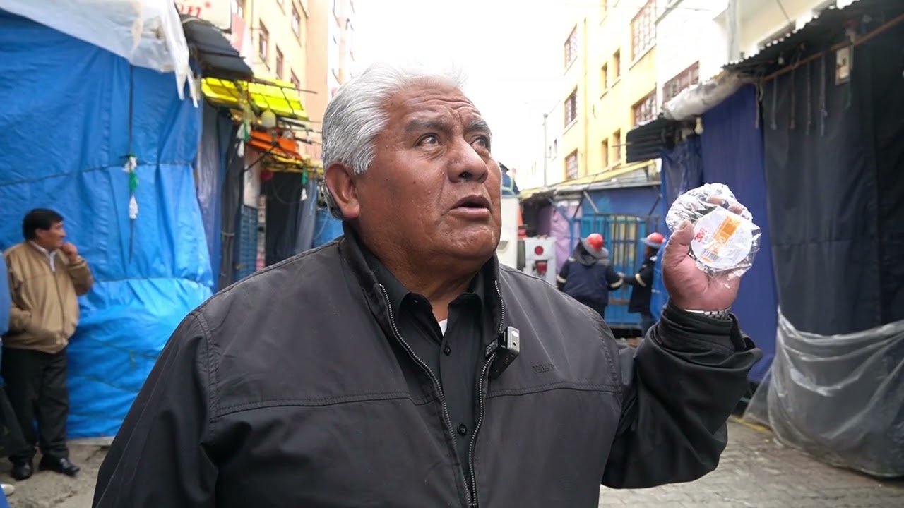 ENDE SYC REALIZÓ LA REMODELACIÓN DE LA RED ELÉCTRICA EN LA CALLE TUMUSLA DE LA CIUDAD DE LA PAZ