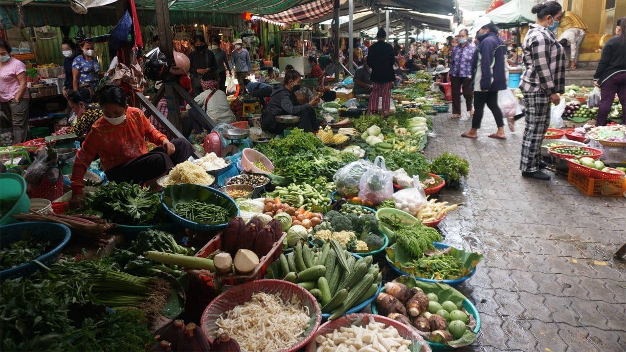 Awesome The Different Varieties Food Types @Boeng Trabek Plaza - Morning Food Market Scene in Town