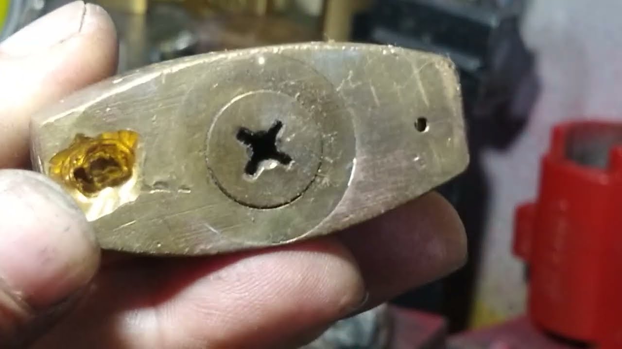 Veja o cadeado que protege moto de verdade barato é resistente