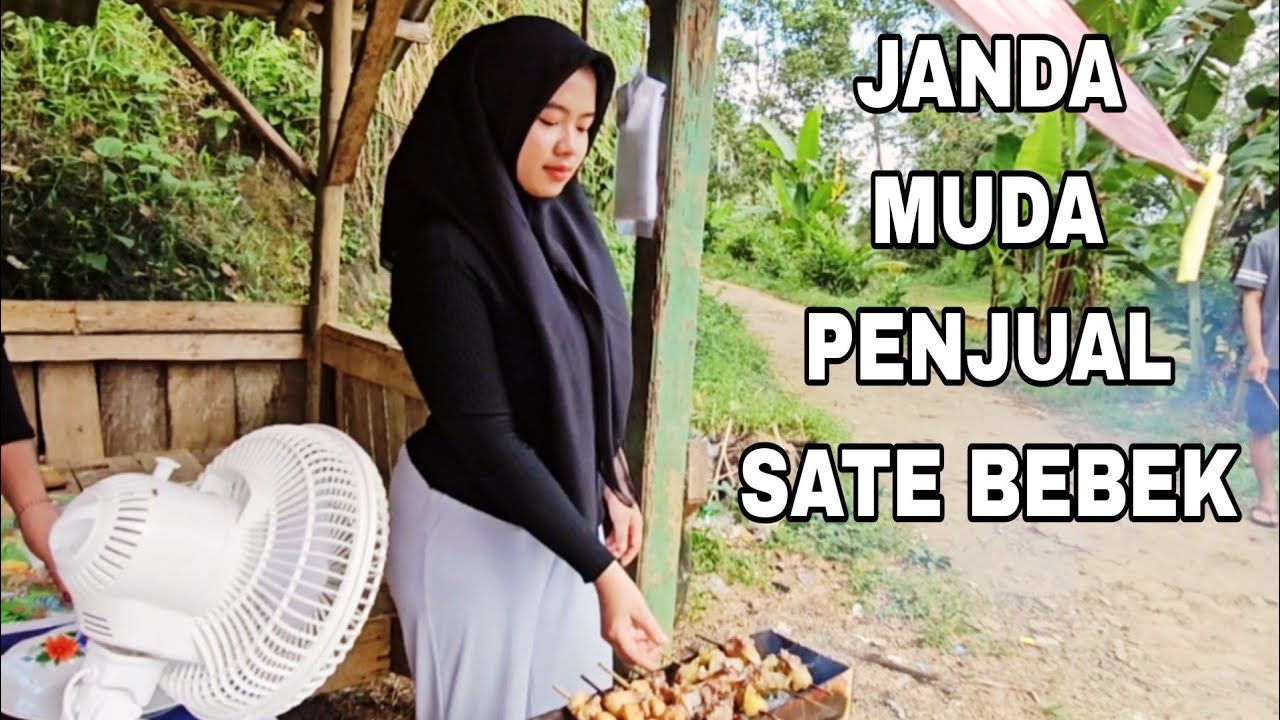 JANDA MUDA LAGI MERINTIS USAHA JUALAN SATE DI PERSIPANGAN JALAN DESA