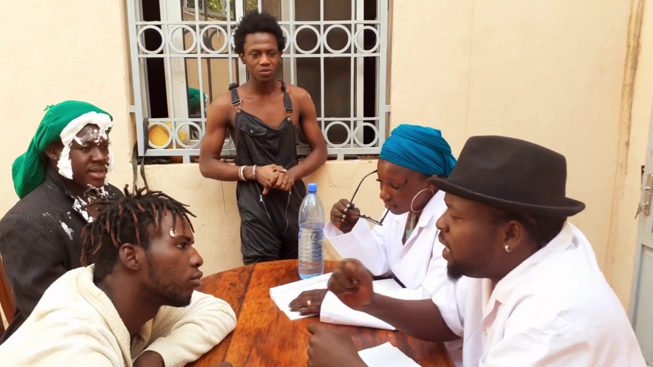 Koman Diabate présente Bamody le Mythomane dans: Kabano