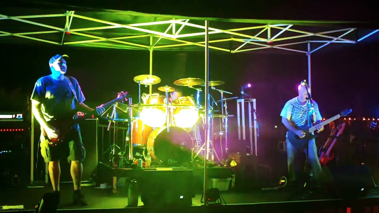95 South with  Larry and Rob with the band cover up and Billy on bass from the band Rezen 8