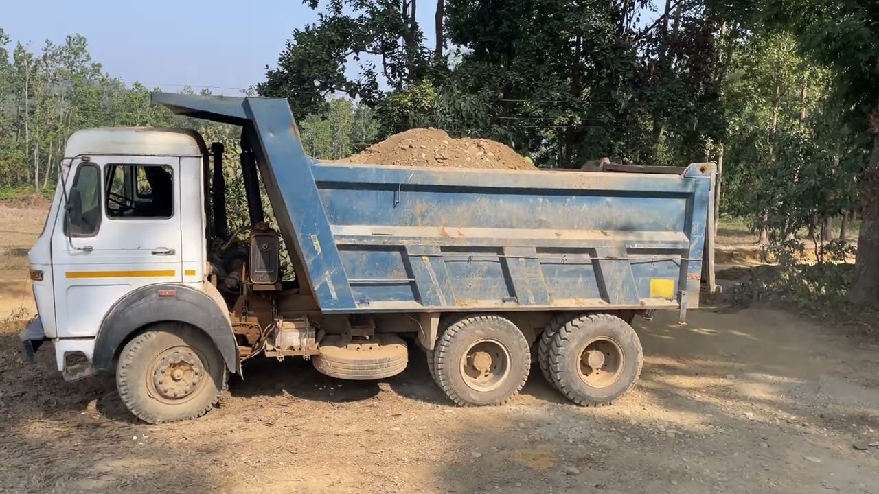 New jcb 3dx xprat loading stone tata old tipper | tata tipper havey load #jcb #trending 