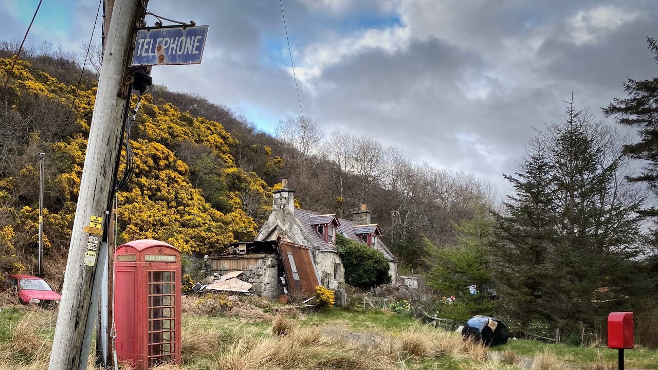 Inside An Abandoned Hoarders House In Scotland - Time Capsule Full Of Belongings