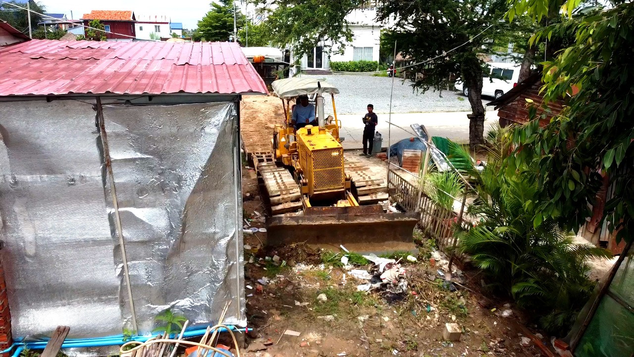 Nicely!!! Starting New Project LANDFILL DELETE TRASH By D31P Komatsu DOZER Pushing SAND & Truckload