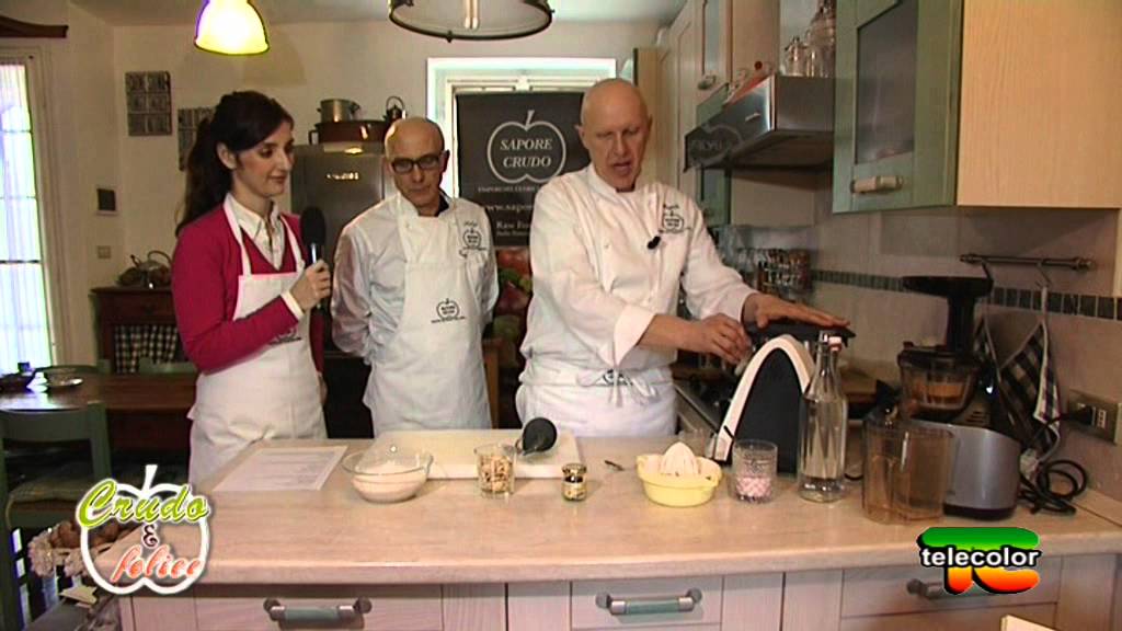 Crudo e felice: budino al cacao, bacetti di albicocche e budino ai semi di chia - puntata 4