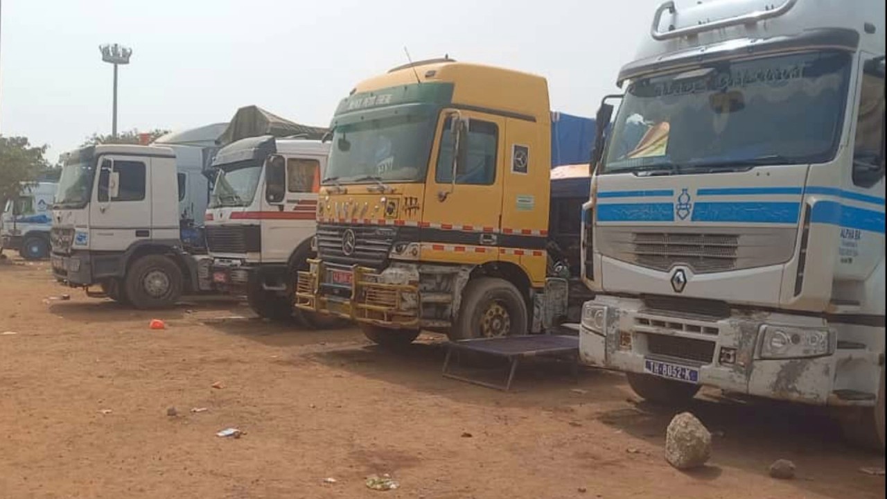 Les chauffeurs routiers maliens dénoncent les conditions précaires sur le corridor Dakar/Bamako.