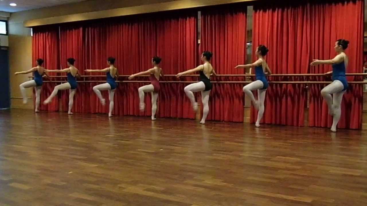 Grade 7 RAD Barre: Ronds De Jambe En L'air