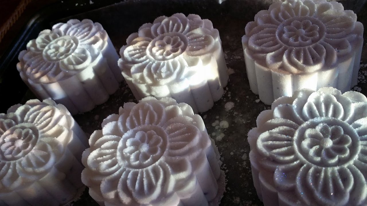 How to Make Bath Bombs Using the Moon Cake Press