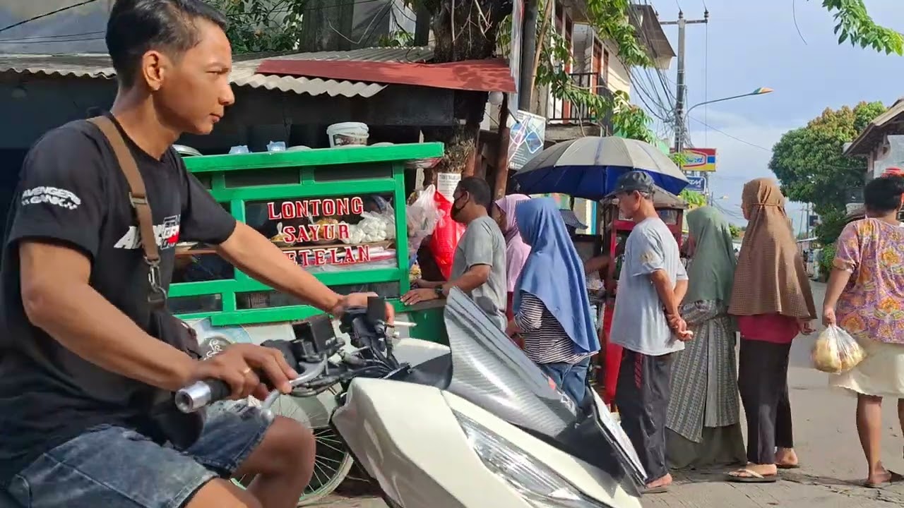 Lontong sayur Bojong koneng Telaga murni #lontongsayur #sarapan #kuah #viral #mukbang 