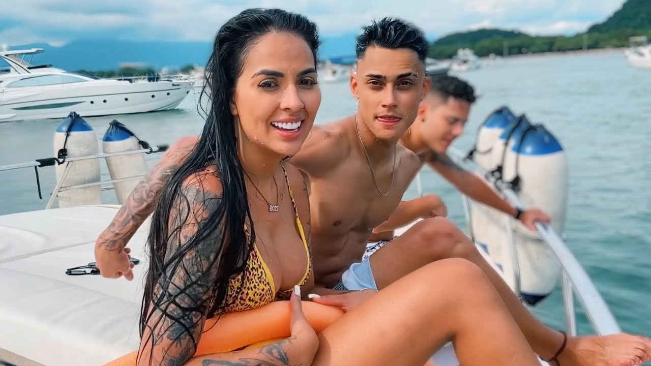DANDO ROLEZIN NUMA LANCHA GIGANTE!!