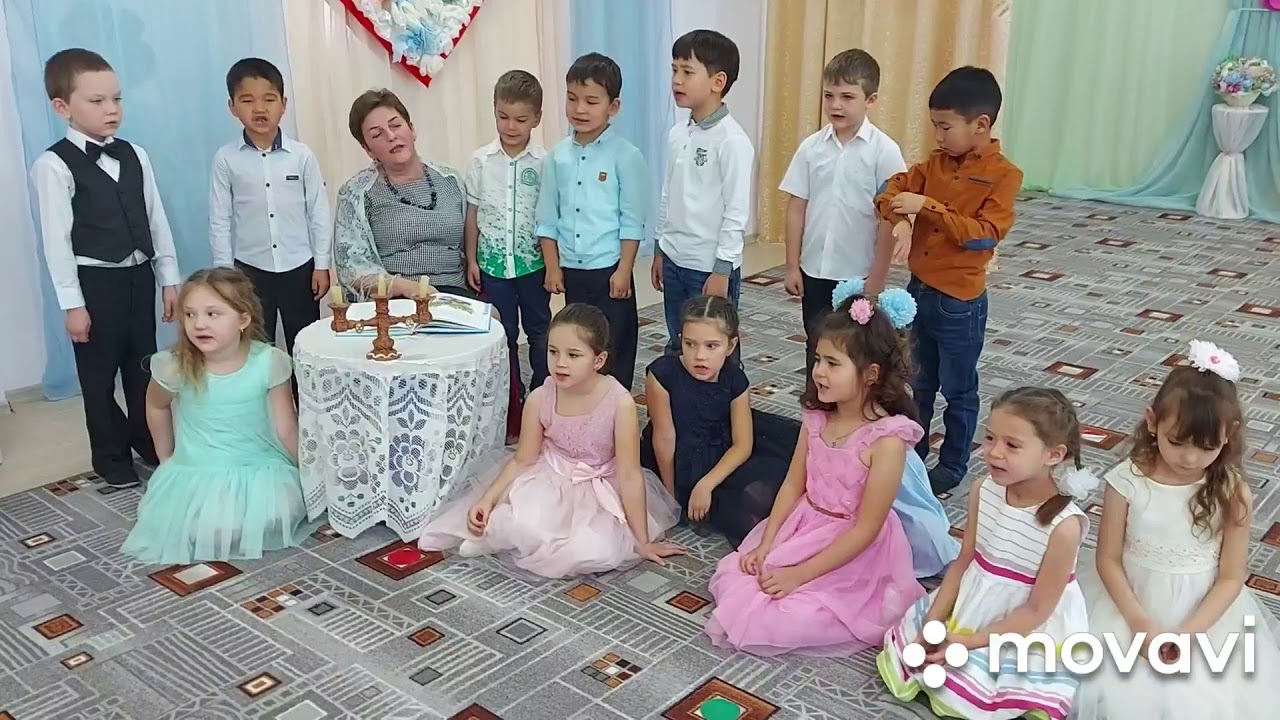 Подготовительная группа детского сада "Весь мир начинается с мамы..."