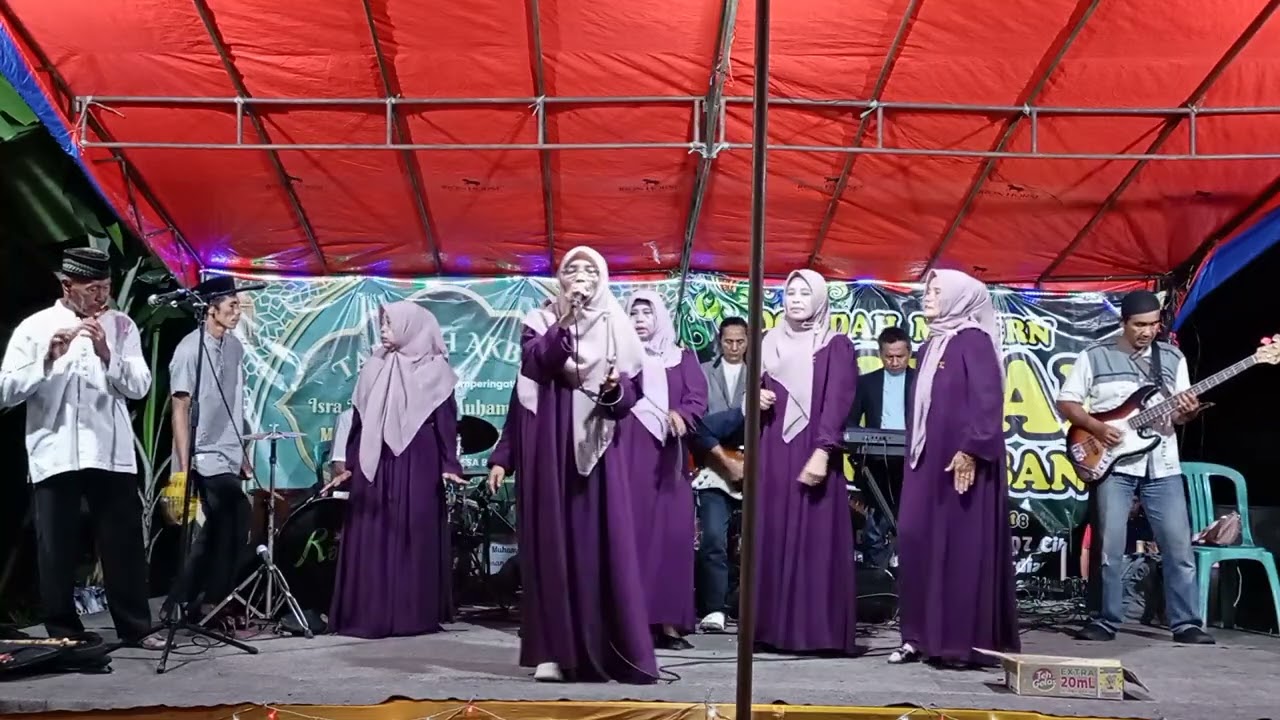 QOSIDAH DILEMA oleh ibu iis bersama CINTA RIA BANJAR di masjid cibeunteur 