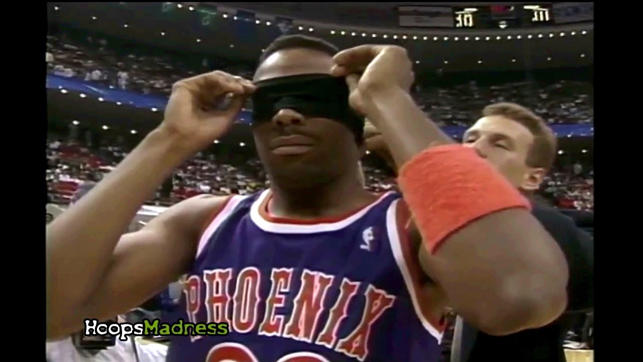 Cedric Ceballos Blindfold Dunk in 1992 Slam Dunk Contest!