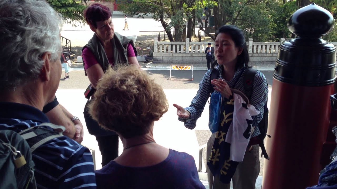 Asakusa Walking Tour - difference between Buddhism and Shinto