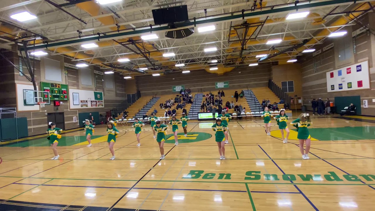2020 RHS Cheer basketball halftime