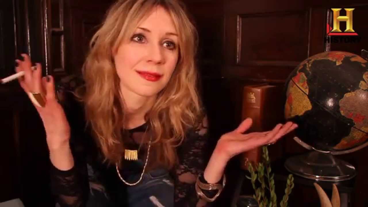 Courtney Love Solves History's Greatest Mysteries (Late Night Basement)