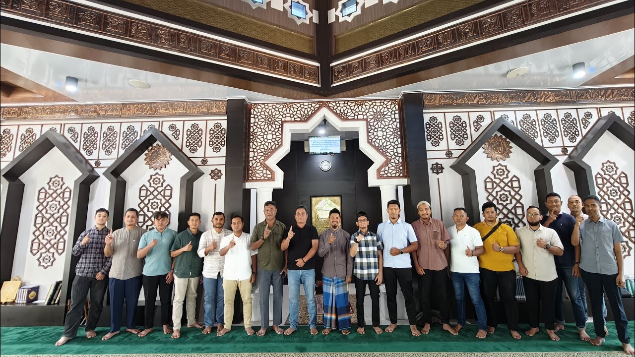 Ustadz Husni Nazir, Lc, MA dengan tema Meningkatkan Kesadaran Sosial di Balik Ibadah Puasa