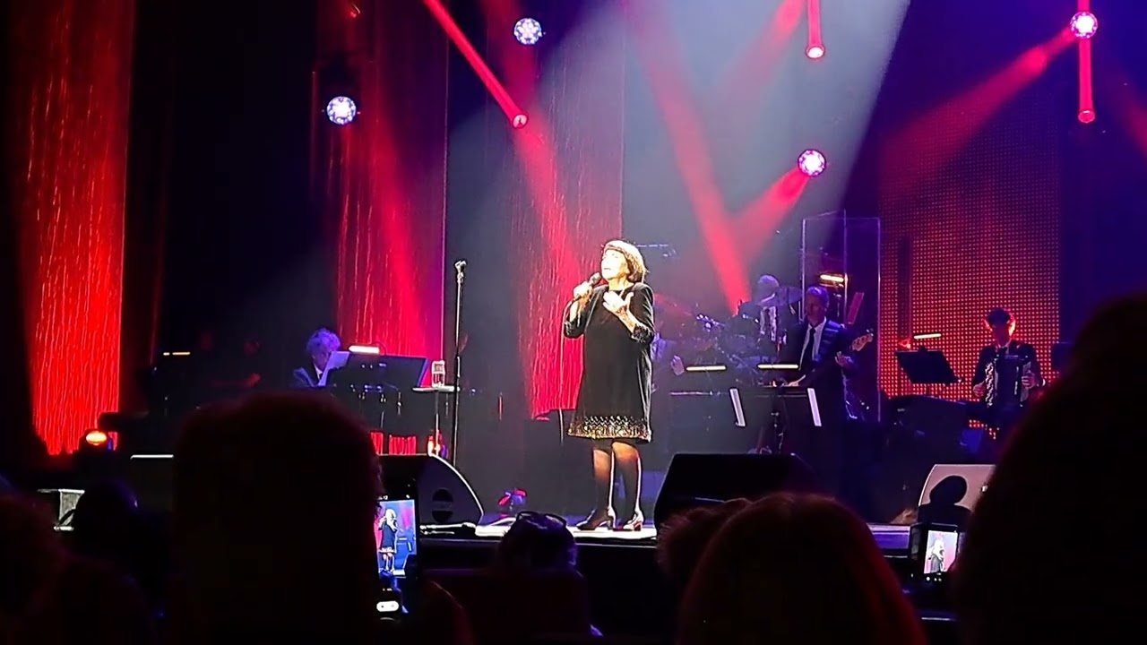 Mireille Mathieu- non je ne regrette rien  Tours 2025