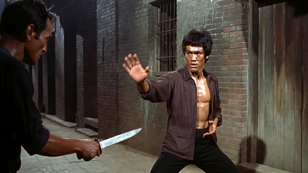 Bruce Lee Stopped Knife Attack In Narrow Alley 1970 — Police Report Shocked Everyone