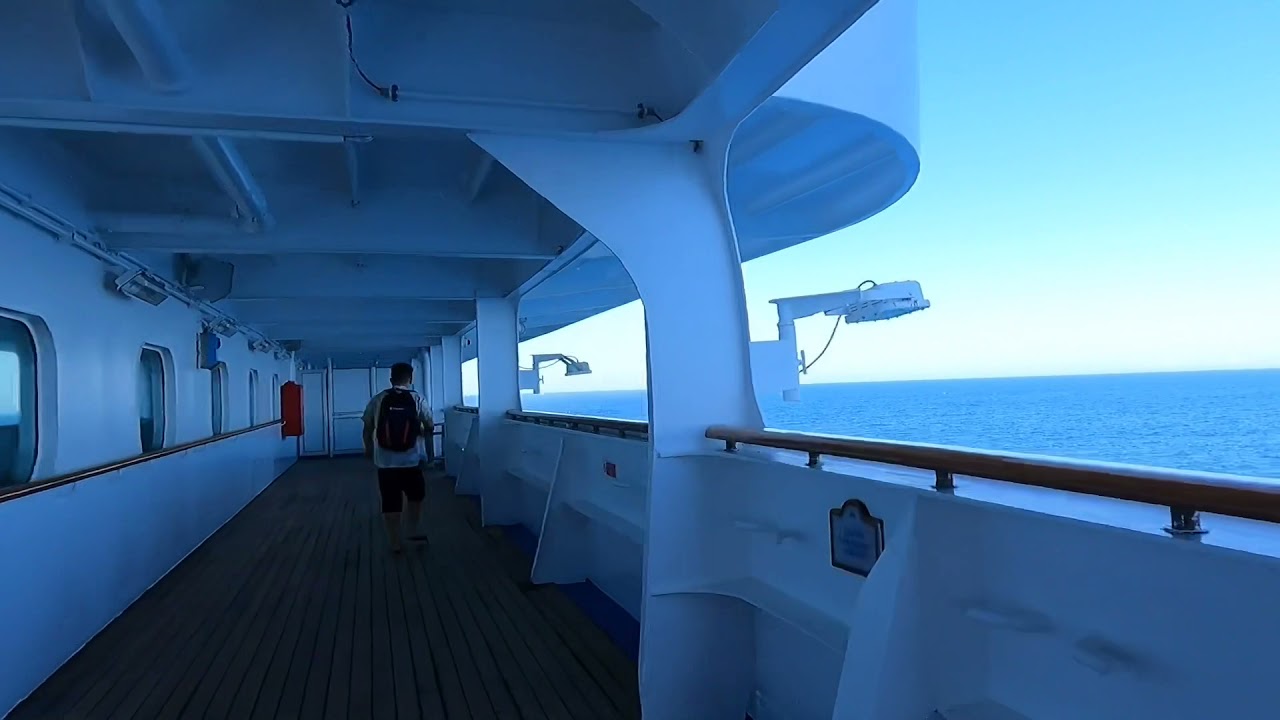 Grand Princess Wraparound Promenade Deck￼