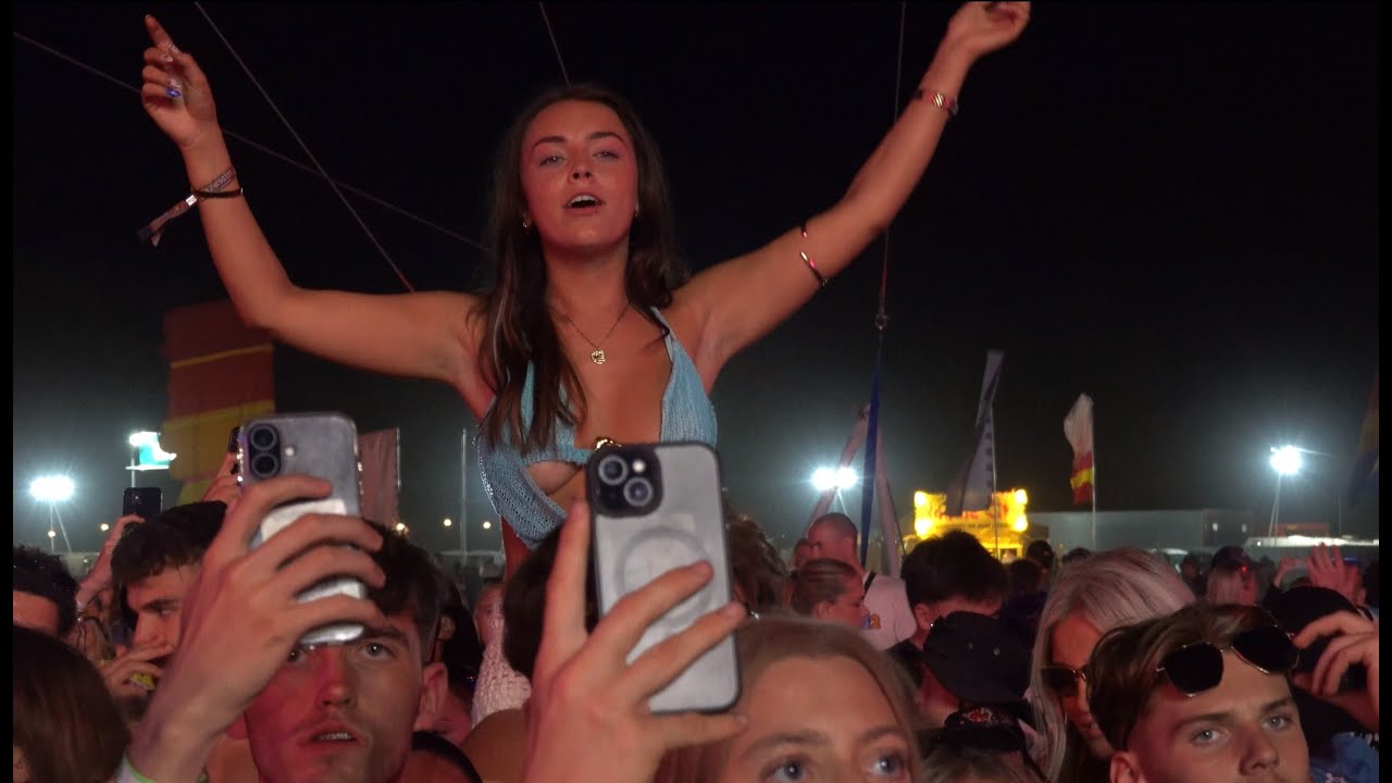 Becky Hill - Swim - live Leeds Festival 2025
