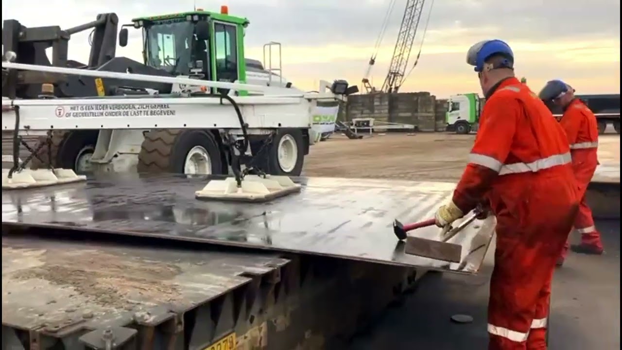 Grote stalen rijplaten Martens en Van Oord