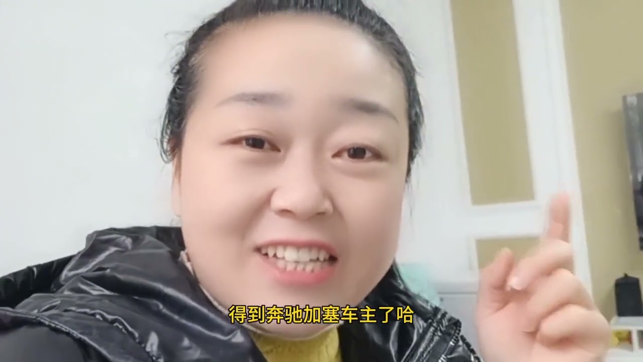 加塞砸车奔驰车主，被拘留10日！网友扒出其说大学老师！让人疑惑