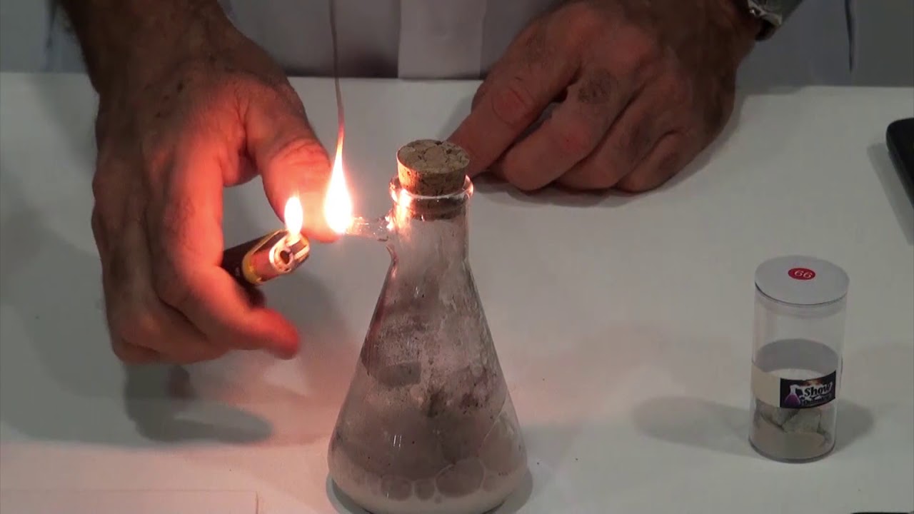 Proj&eacute;til de corti&ccedil;a / Show de Qu&iacute;mica