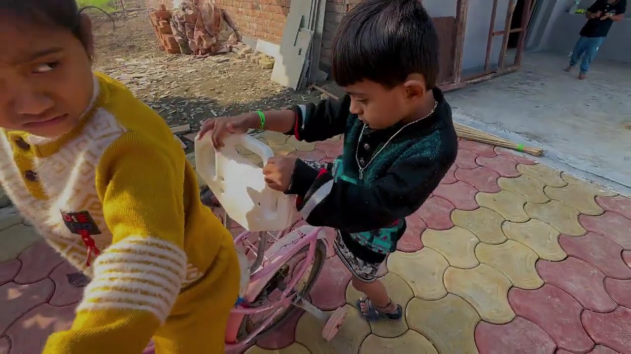 तनुच्या बोकांडी सायकल पडली अन माऊलीची धूम 🫢