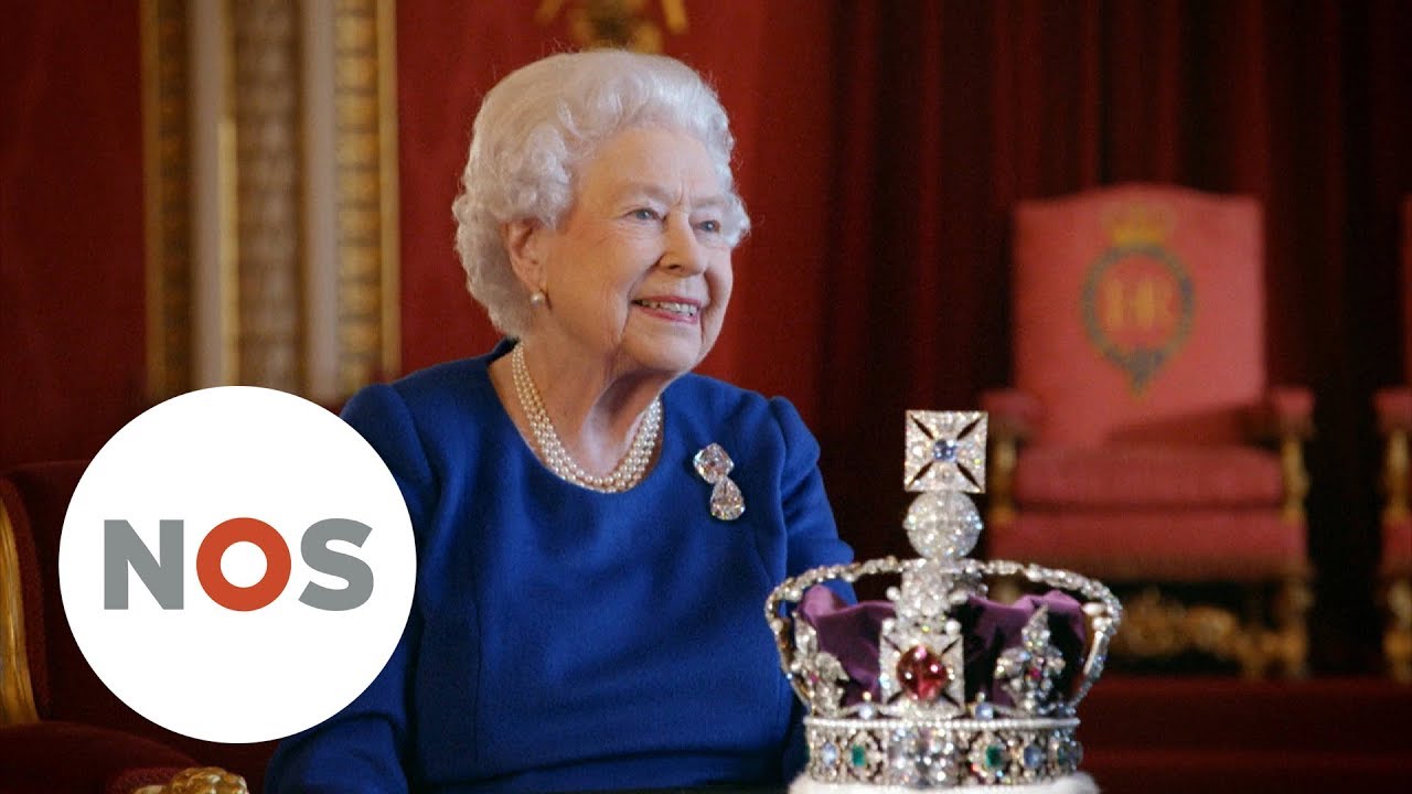 QUEEN ELIZABETH: Over haar zware kroon en lompe koets