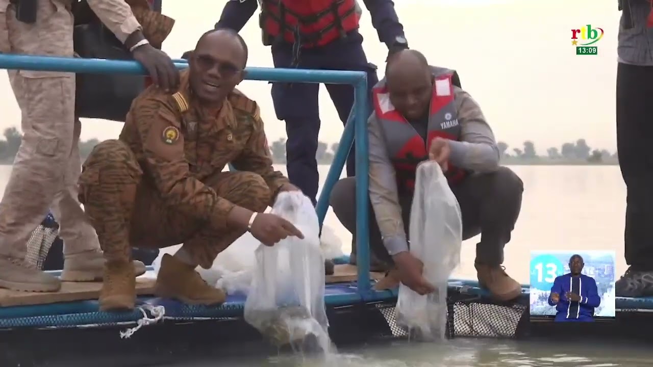 Empoissonnement de 22 cases flottantes dans le barrage de Yakouta à Dori