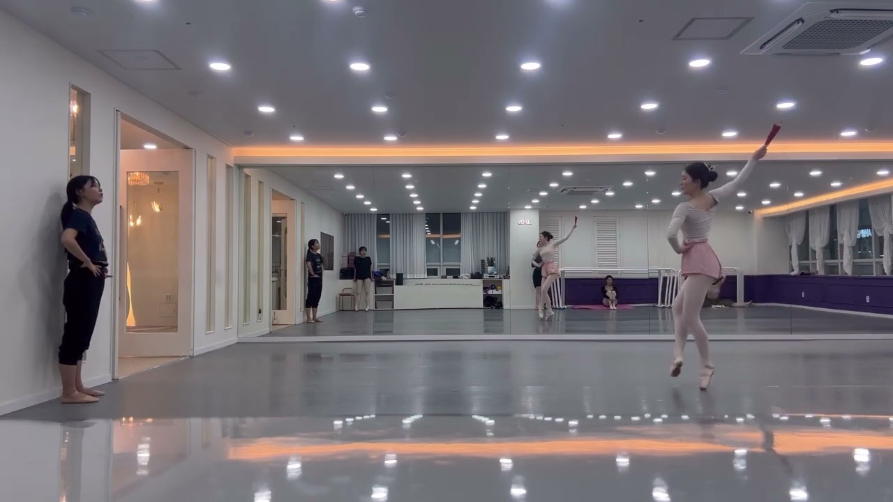 설날 연휴에도 발레연습 / 키트리 부채 / 취미발레