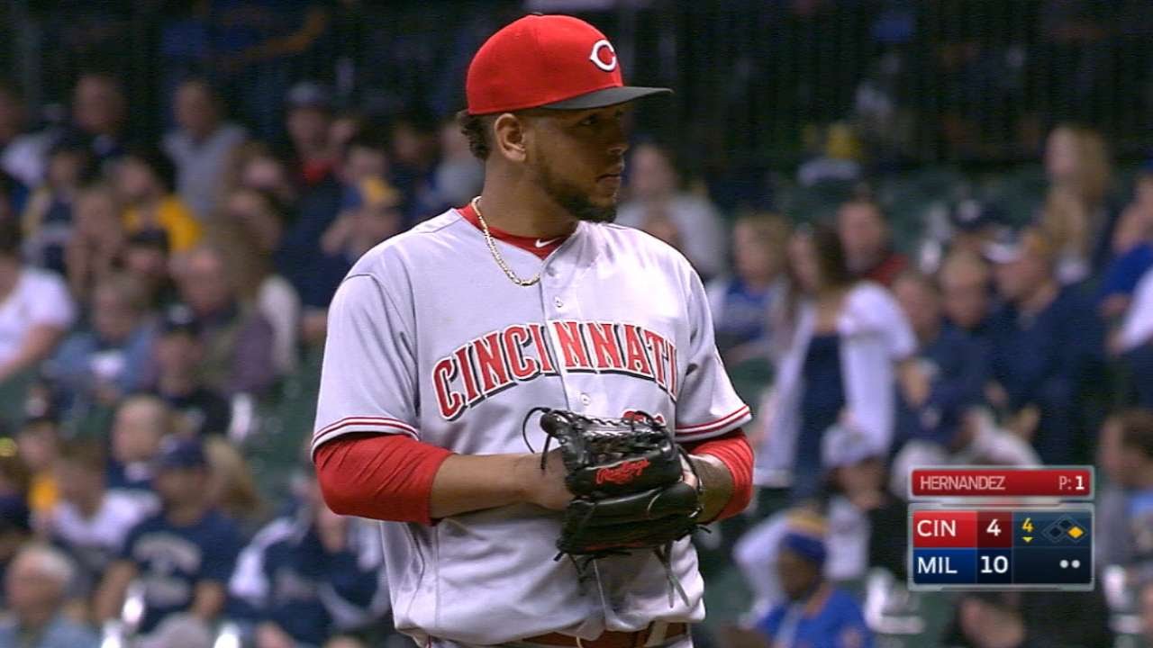 CIN@MIL: Hernandez strikes out five over 2 2/3 frames