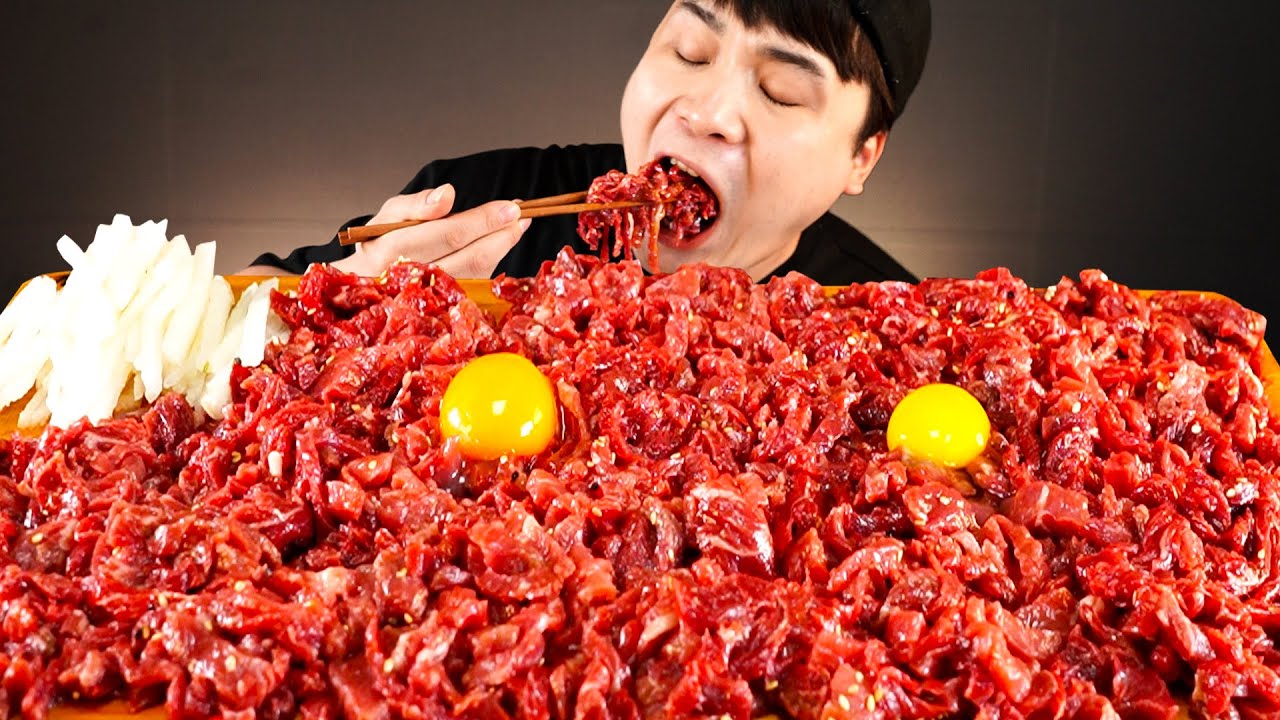 싱싱한 육회를 가득 쌓아서 밥이랑 먹방~!! Korean-style raw beef 리얼사운드  ASMR Mukbang(Eating Show)