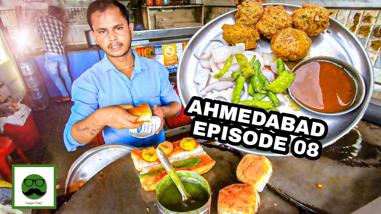 Monsoon Special Street Food in Ahmedabad with Veggiepaaji | Ep 08