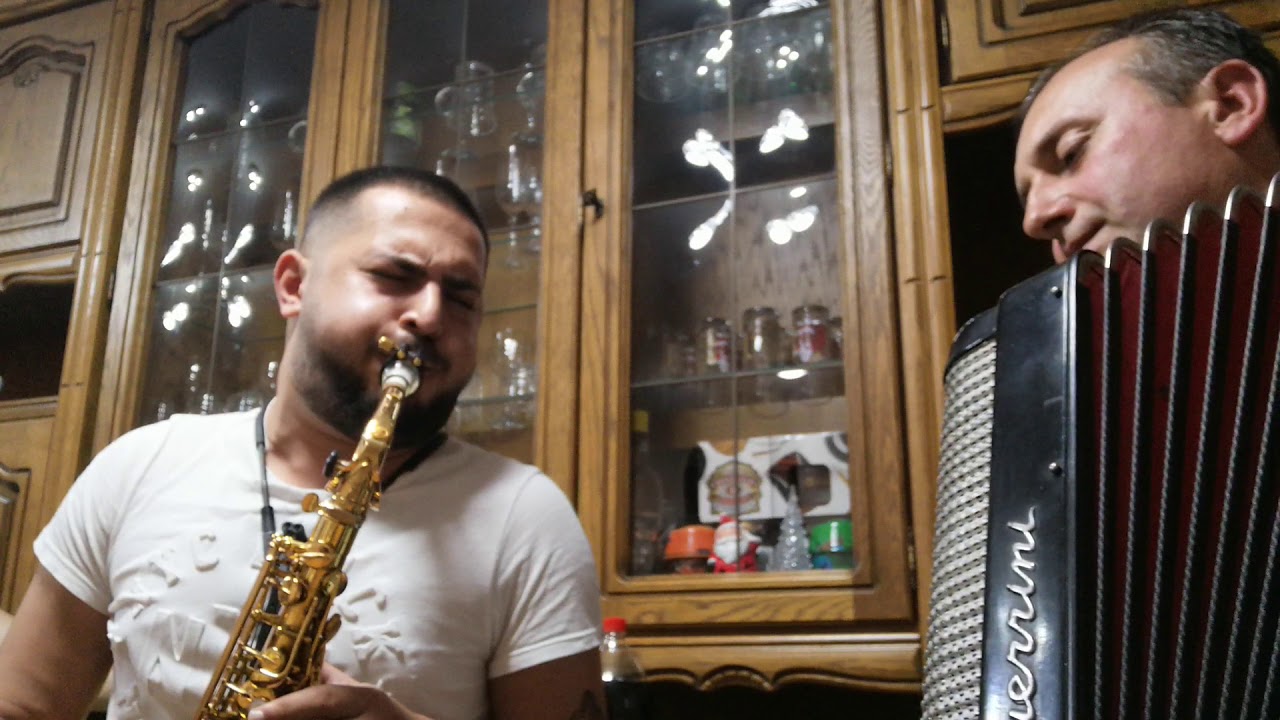 Vali Perescu & Cristi Ianosiga. Ne simtim bine seara cu niste doine specifice zonei