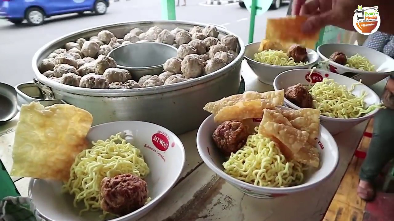 TRAGISS !! WARUNG BAKSONYA !!! SELALU RAMAI KARNA ENAK | YOGYAKARTA STREET FOOD #BikinNgiler