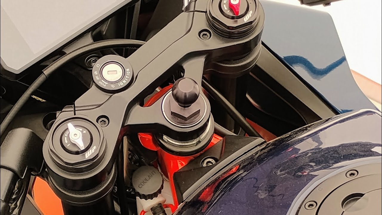 2024 KTM RC 390 how to install ram mount ball B cell phone holder #ktm #mnnthbx #RC390