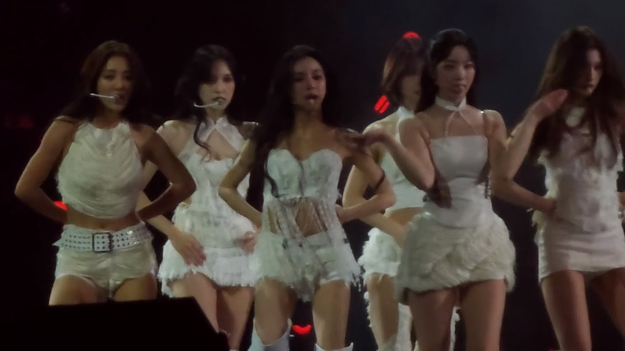 [FANCAM] TWICE (트와이스) -  Set Me Free | This is For World Tour in Bulacan 2025.10.04 [4K]