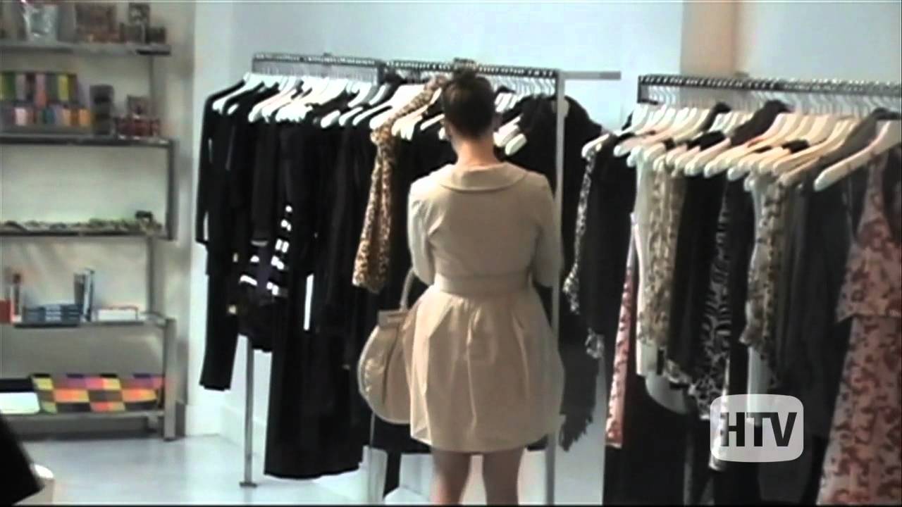 Jennifer Lopez Looks Chic Shopping At Alice + Olivia