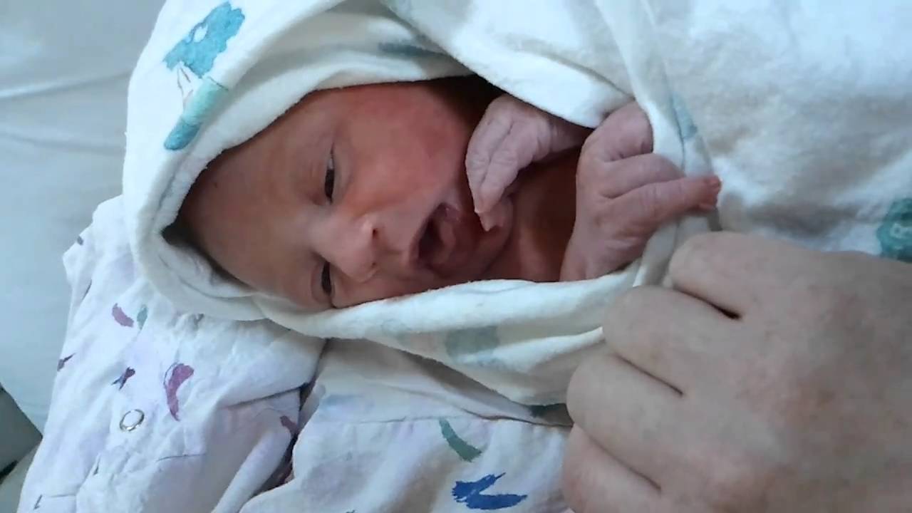 Ella at 2 hours old